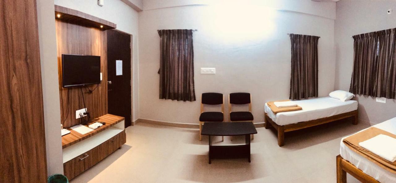 Sharada Residency Hotel Somvarpet Exterior photo